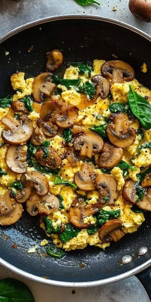 Mushroom Spinach Scrambled Eggs