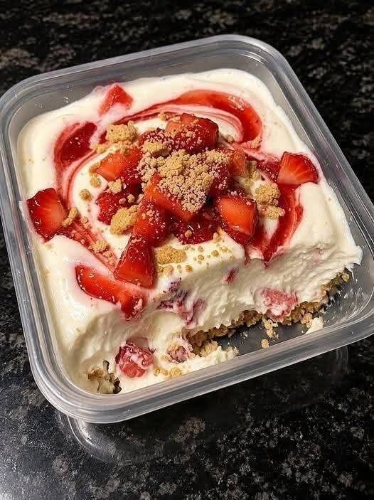 No-Bake Strawberry Cheesecake Dessert